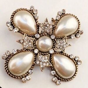 Vintage style brooch N785
